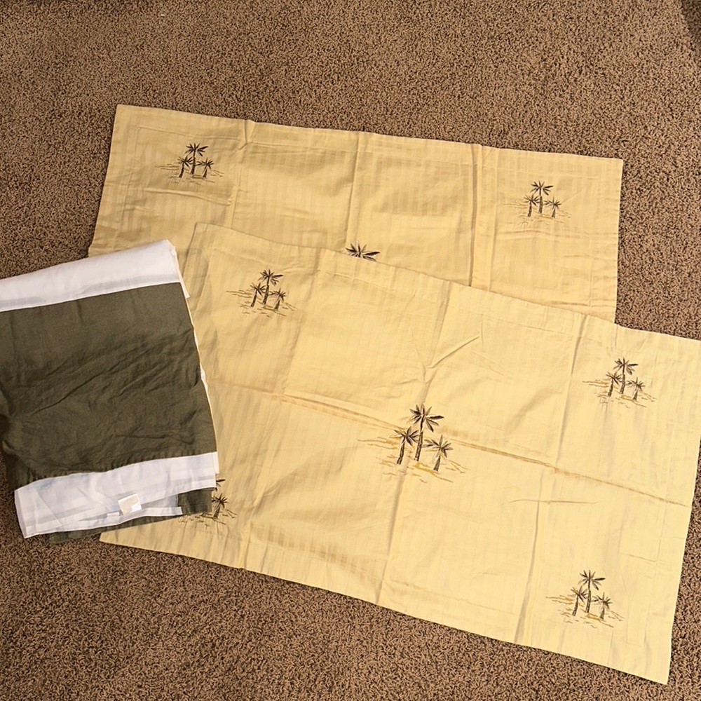 Excellent Palm Tree-Embroidered Tan King Duvet & 2 King Cases - Croscill Quality